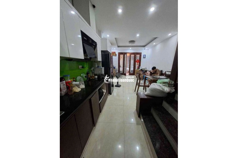 Cô Lan cán bộ về hưu gửi bán nhà trung tâm Thạch Bàn, Long Biên dưới 6.6 tỷ. DT 40m2
